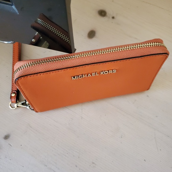 Micheal Kors Continental Zip Around Wallet Organizer Wristlet Burnt Orange - Picture 8 of 9